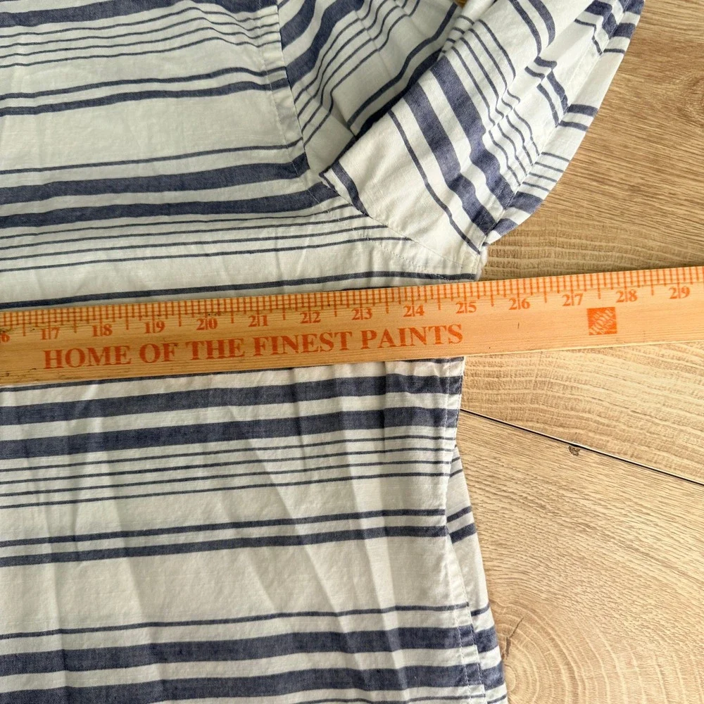 Banana Republic Lighweight Soft Wash Button Up Shirt Mens XL White Blue Striped
